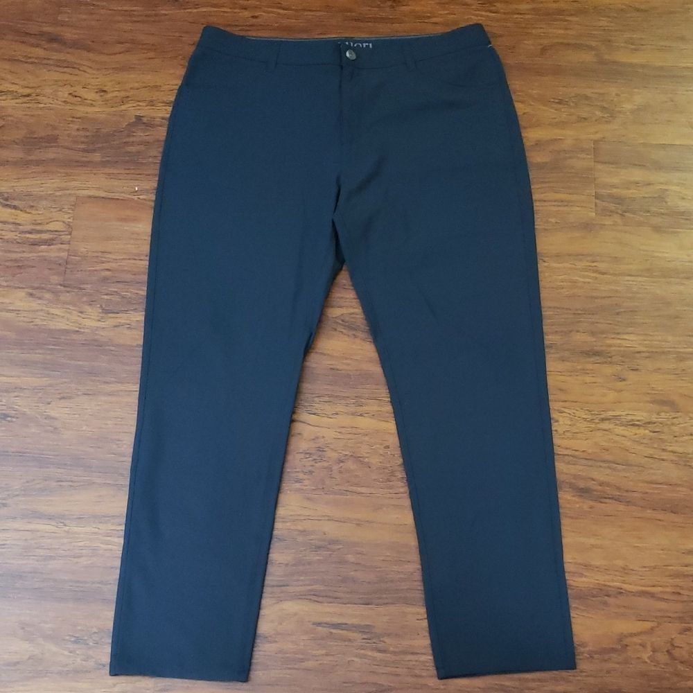Vuori Men's Navy Pants Size 36 Athleisure Casual Trendy Streetwear Workwear